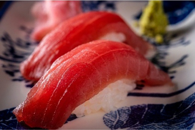 Nigiri salmon menchi Check Out